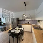 Luxurioeses Apartment,neubau, 4 Personen, Parkplatz, Griechischer Stil Apartamento Bochum