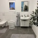 Luxurioeses Apartment,neubau, 4 Personen, Parkplatz, Griechischer Stil Lejlighed