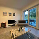 Luxurioeses Apartment,neubau, 4 Personen, Parkplatz, Griechischer Stil Lejlighed