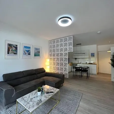 Luxurioeses Apartment,neubau, 4 Personen, Parkplatz, Griechischer Stil Apartment *