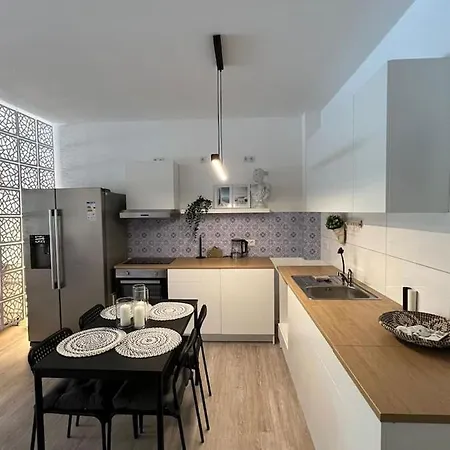 Daire Luxurioeses Apartment,neubau, 4 Personen, Parkplatz, Griechischer Stil *